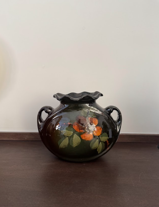 Weller Louwelsa Pillow Vase